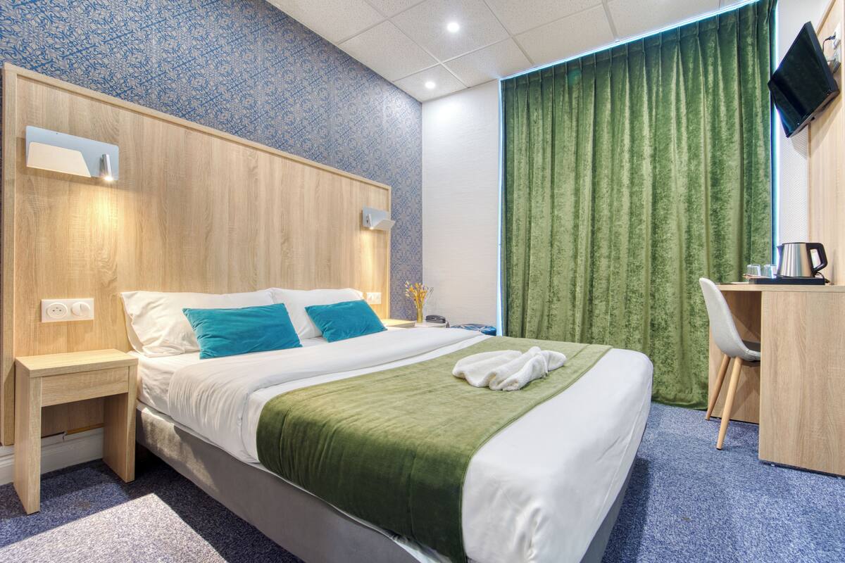 Double Room, Non Smoking | Room amenity