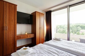 In-room safe, desk, travel cot, free WiFi