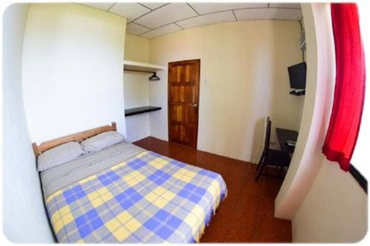 3 dormitorios, escritorio, cortinas opacas