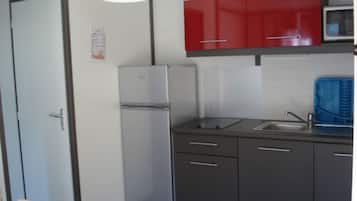 Fridge, microwave, stovetop, cookware/dishes/utensils