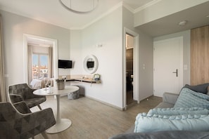 Suite, Sea View | In-room safe, desk, blackout drapes, soundproofing