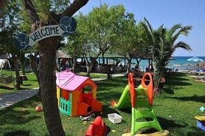 Área de juegos infantiles al aire libre