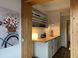 Tavanomainen huoneisto, parveke (Christian) | Jaettu keittiö | Jääkaappi, mikroaaltouuni, uuni, liesi