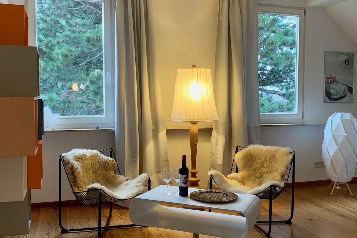 Traditional-Apartment, Balkon (Christian) | 3 Schlafzimmer, individuell dekoriert, Schreibtisch