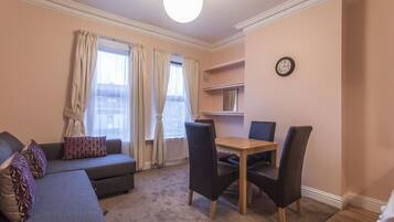 Apartamento, 1 cama de casal e sofá-cama, para não fumantes | Wi-Fi de cortesia, roupa de cama