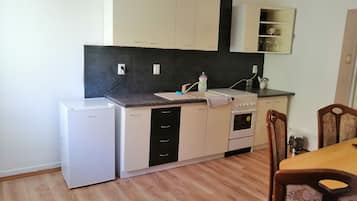 Apartment, 3 Bedrooms, Tower | Private kitchen | Full-size fridge, stovetop, electric kettle, cookware/dishes/utensils