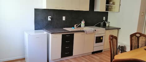 Apartment, 3 Bedrooms, Tower | Private kitchen | Full-sized fridge, stovetop, electric kettle, cookware/dishes/utensils