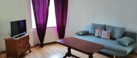 Apartment, 3 Bedrooms, Tower | Living area