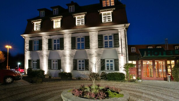 A large, two-story building with a stone facade and multiple windows, likely a hotel. - Hotel Jägerhaus Esslingen (Esslingen)