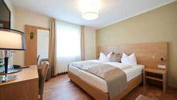 Double Room | In-room safe, desk, soundproofing, free WiFi