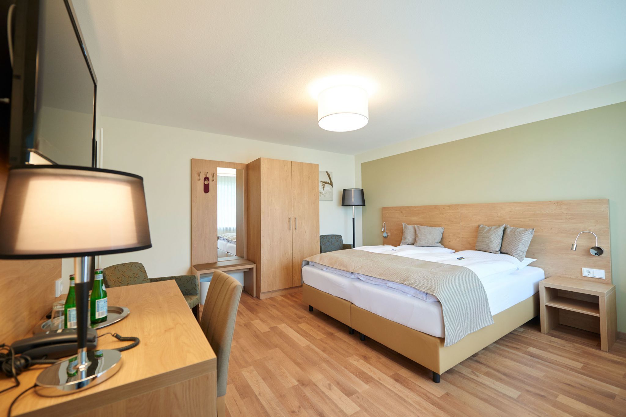 Comfort-Doppelzimmer | Zimmersafe, Schreibtisch, schallisolierte Zimmer, kostenloses WLAN