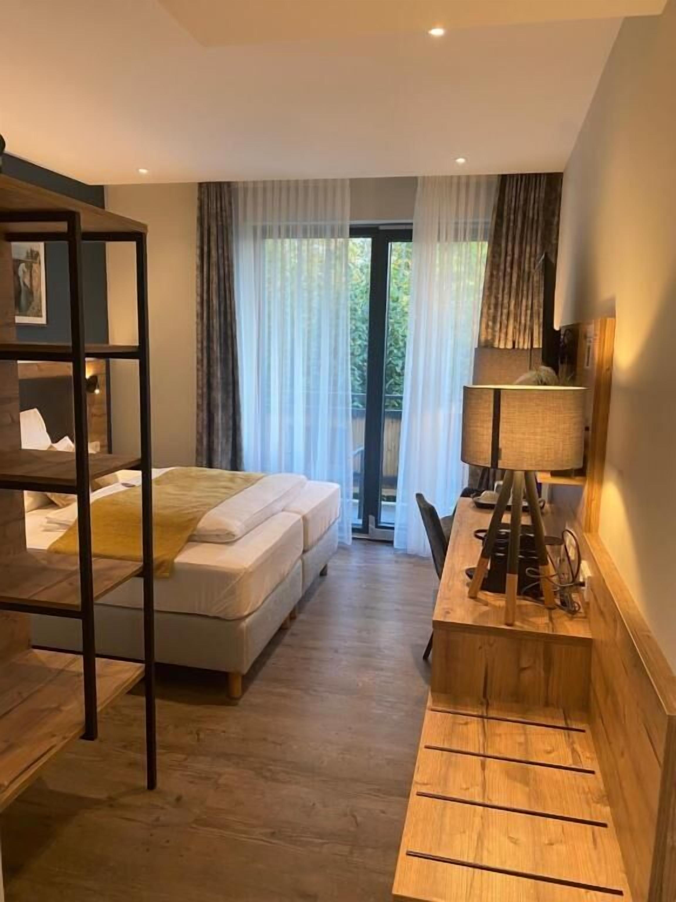 In-room safe, desk, soundproofing, free WiFi