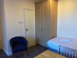 Căn hộ cơ bản, 2 giường đơn, không hút thuốc | Bàn ủi/dụng cụ ủi quần áo, truy cập Internet không dây miễn phí 