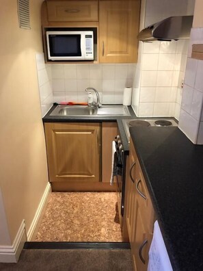 เบสิกอพาร์ทเมนท์, เตียงเดี่ยว 2 เตียง, ปลอดบุหรี่ | ครัวส่วนตัว | ตู้เย็น, ไมโครเวฟ, เตาอบ, เครื่องครัว/จาน/ช้อนส้อม