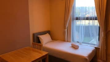 Basic Apartment, 2 Single Beds, Non Smoking | Iron/ironing board, free WiFi, bed sheets