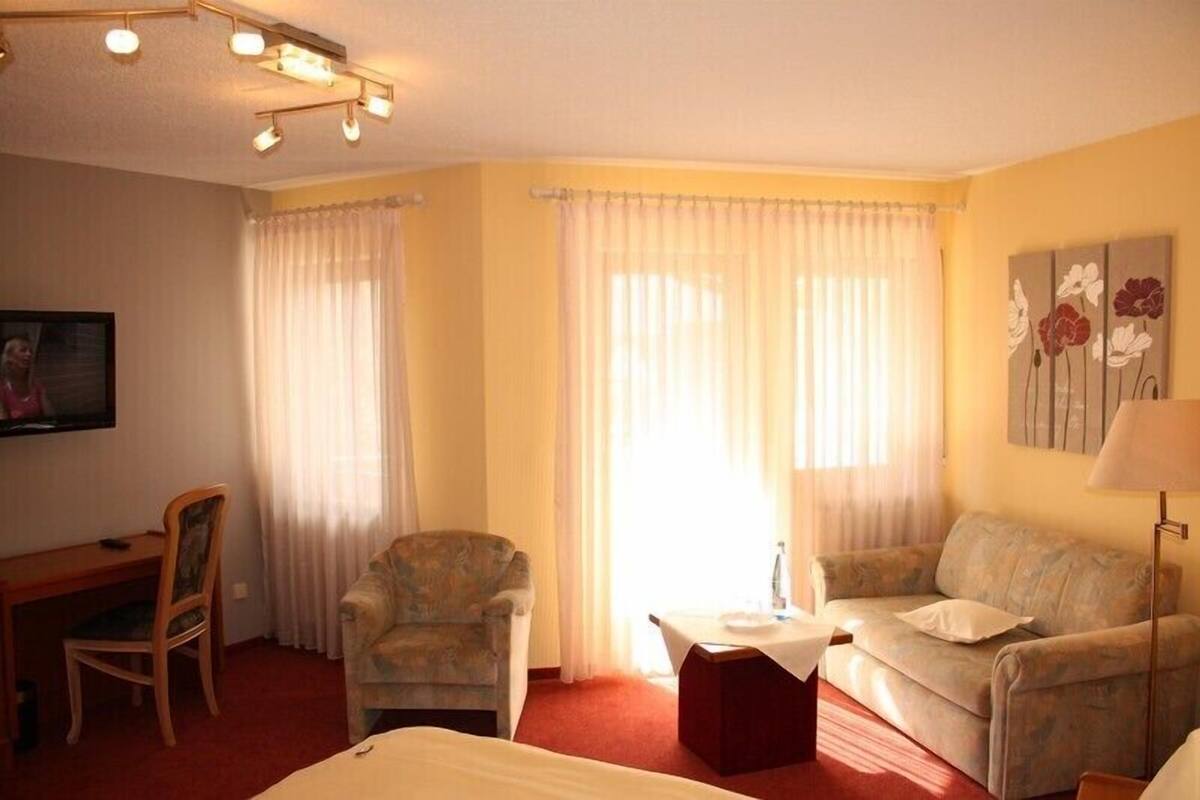Double Room, Balcony | Desk, rollaway beds (surcharge), bed sheets