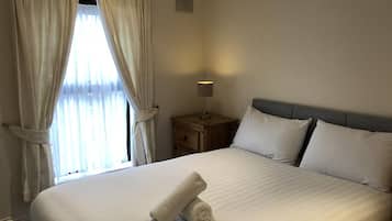 Apartamento, 1 cama de casal e sofá-cama, para não fumantes | Ferros/tábuas de passar roupa, Wi-Fi de cortesia, roupa de cama