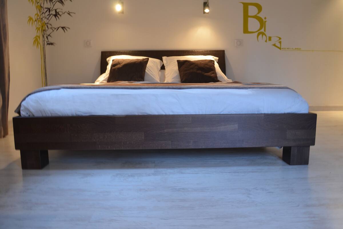Quarto clássico, 1 cama Queen, vista para o jardim | Escrivaninha, cortinas blackout, quartos à prova de som, berços grátis