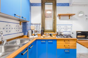 Apartment, 2 Bedrooms, Patio, Ground Floor (ERMES) | Private kitchen | Full-size fridge, oven, stovetop, coffee/tea maker - Residence Andrea Doria (Ragusa)