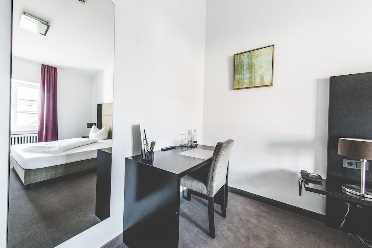 1 bedroom, premium bedding, down comforters, in-room safe