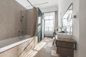 Signature Double Room | Bathroom - Münchner Hof (Altötting)