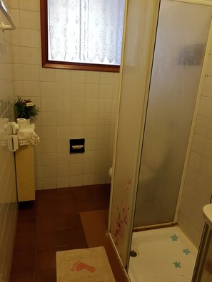 Quarto triplo, banheiro privativo (Murano) | Banheiro | Banheira de imersão, chuveiro com efeito de chuva