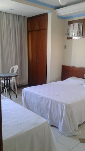 Minibar, wifi gratis y ropa de cama 