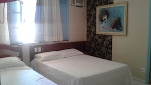 Minibar, wifi gratis y ropa de cama