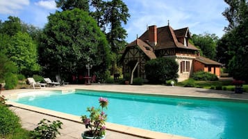 Seasonal outdoor pool
