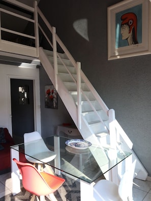 Family Studio Suite | Living area