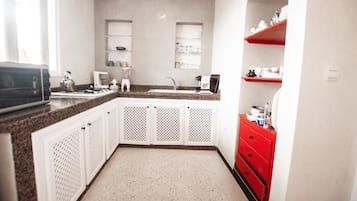 Apartment, 2 Bedrooms, Terrace | Private kitchen | Fridge, microwave, stovetop, espresso maker