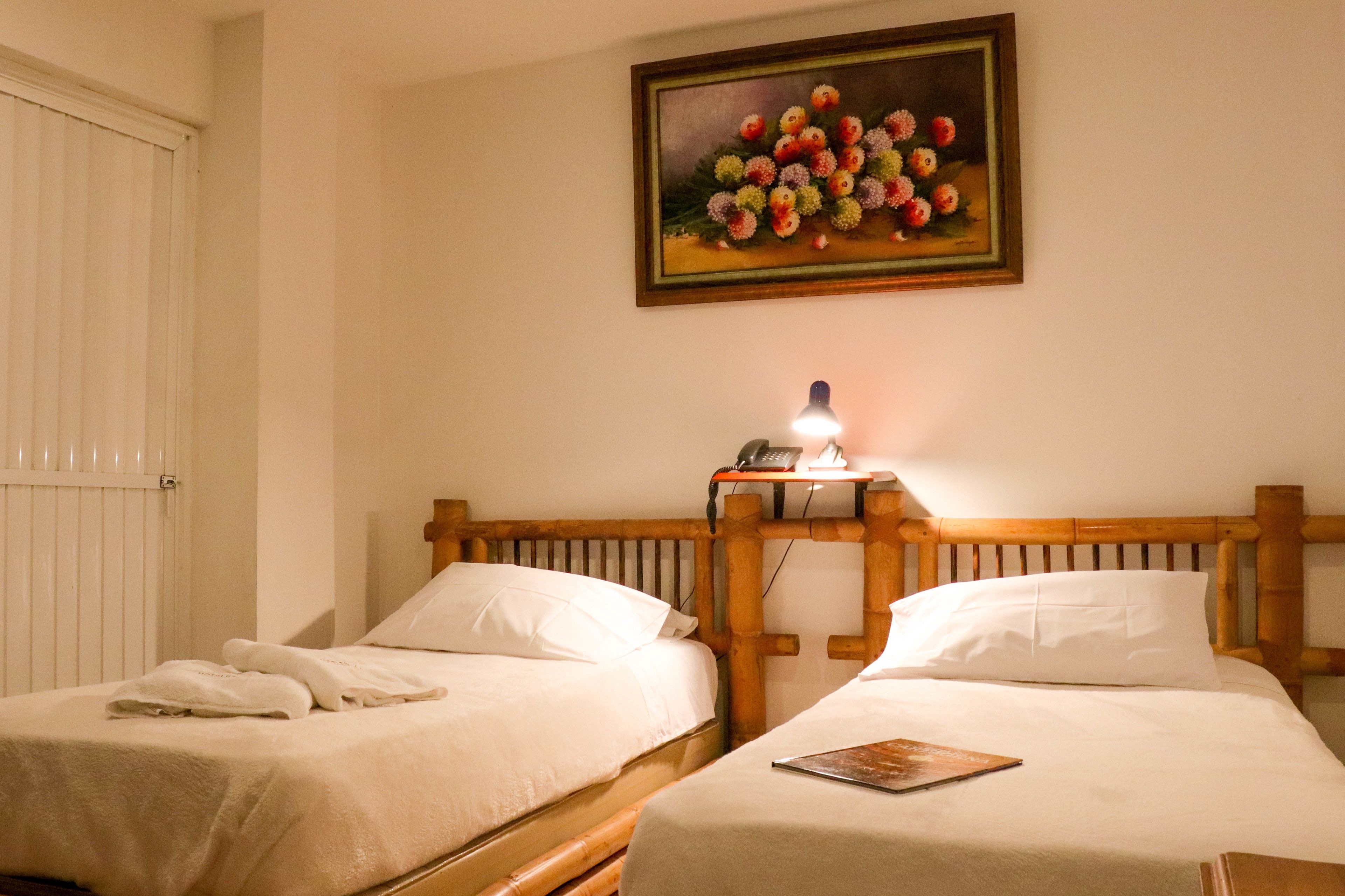 Habitación Confort doble, 1 cama doble | Ropa de cama de alta calidad, escritorio, tabla de planchar con plancha