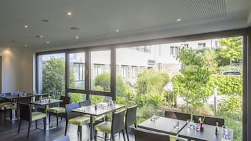 包每日自助式早餐