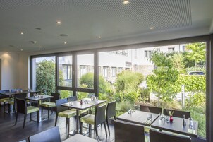 Café da manhã self-service grátis todos os dias