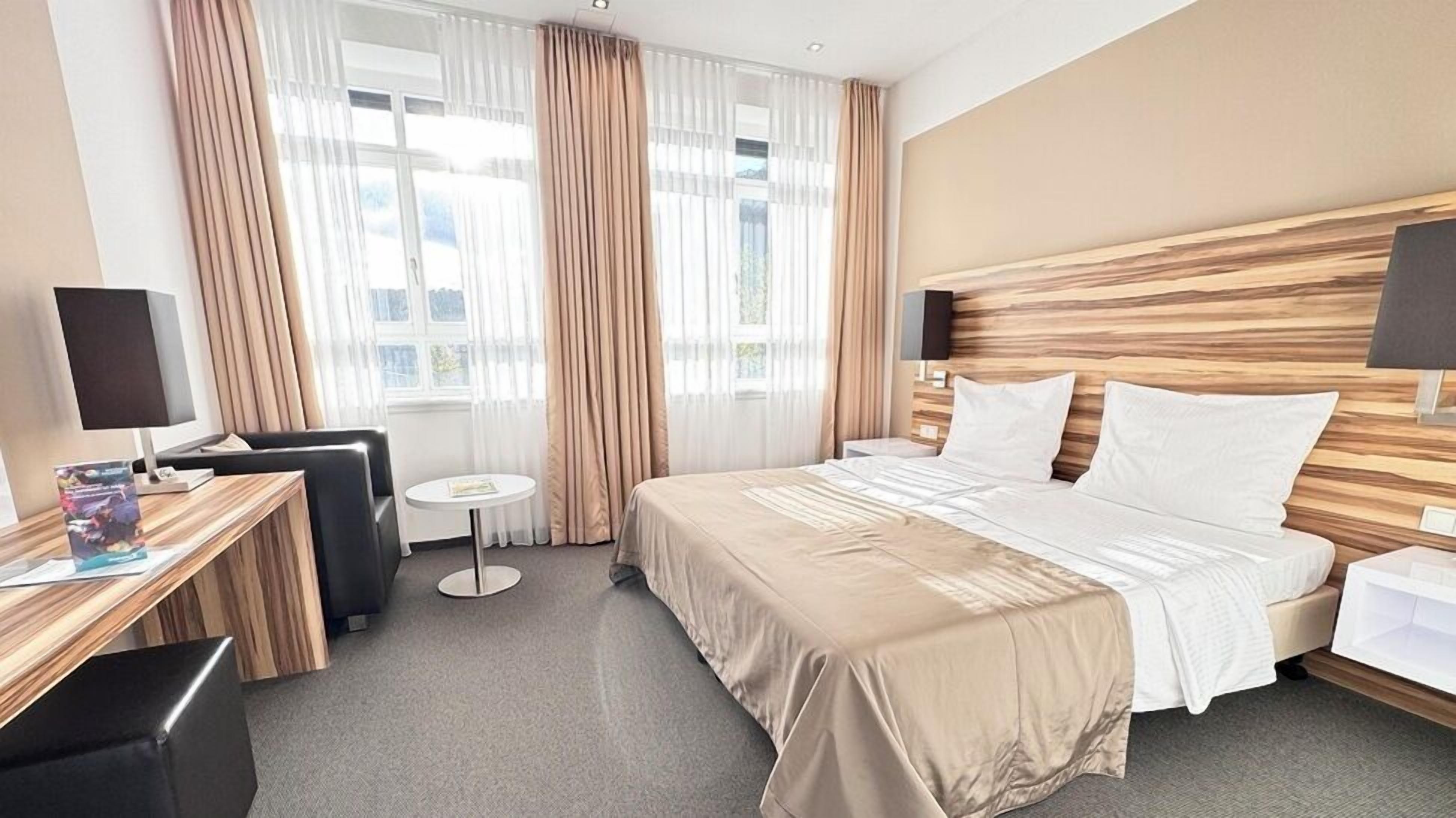 Habitación estándar | Ropa de cama hipoalergénica, caja fuerte, escritorio