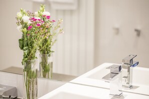 Standard Room | Bathroom