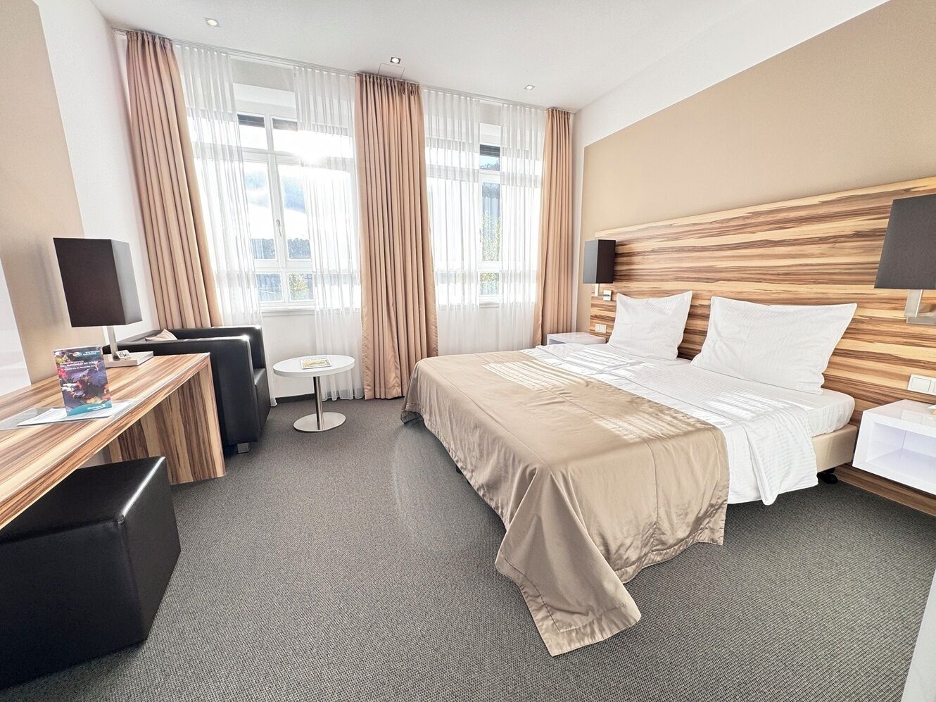 Dobbelt- eller tomannsrom – superior, 1 soverom | Allergitestet sengetøy, safe på rommet og skrivebord