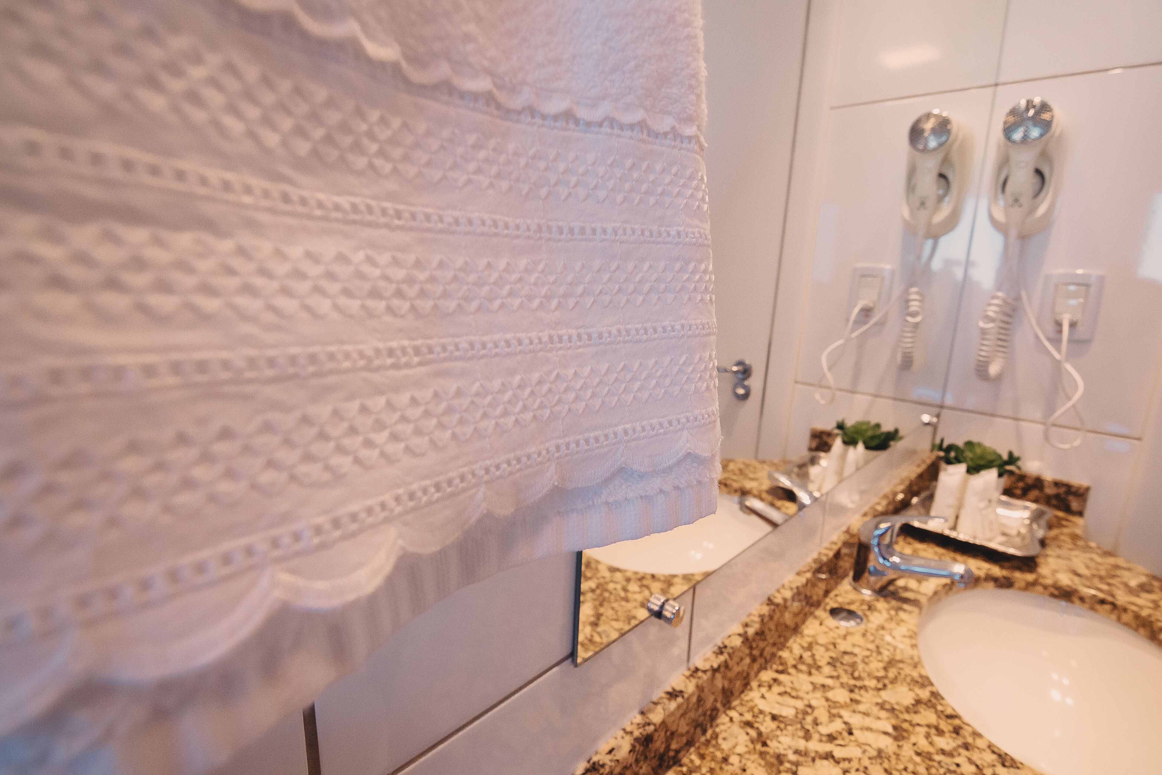 suite, jetted tub | bathroom | shower, free toiletries, towels