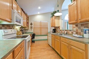 Appart'hôtel, 4 chambres | Cuisine privée