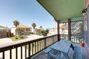 Condo, 4 habitaciones | Cobertizo