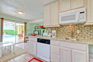 Condo, 4 Bedrooms | Private kitchen | Fridge, microwave, stovetop, dishwasher - Gardenia Villa Home (South Padre Island)