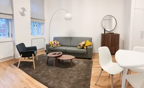 Apartment, 1 King Bed, Non Smoking | Iron/ironing board, free WiFi, bed sheets