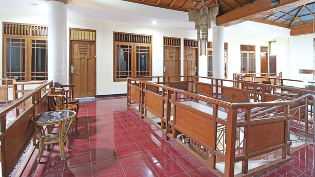 Property grounds - Reddoorz Near Malioboro Tugu Station Jogja (Yogyakarta)