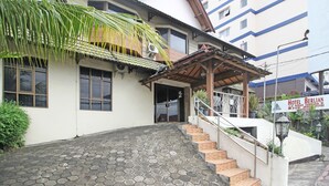 Property entrance - Reddoorz Near Malioboro Tugu Station Jogja (Yogyakarta)