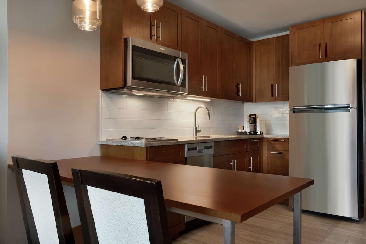 suite, 1 bedroom, non smoking | private kitchen | full-sized fridge, microwave, stovetop, dishwasher