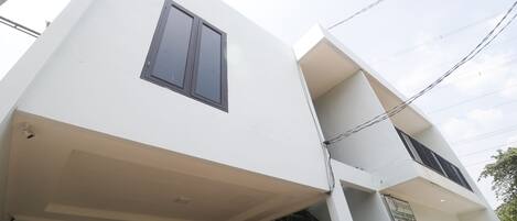 Fachada de la propiedad