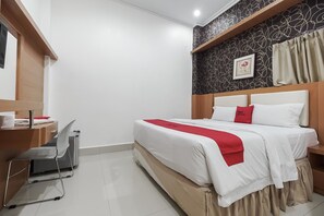 Double Room - RedDoorz near Mall Panakkukang 3 (Makassar)