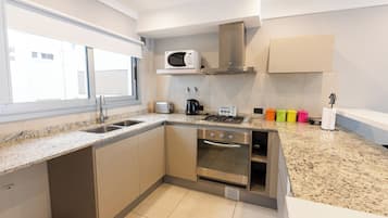 Exclusive Apartment | Private kitchen | Mini-fridge, oven, stovetop, electric kettle