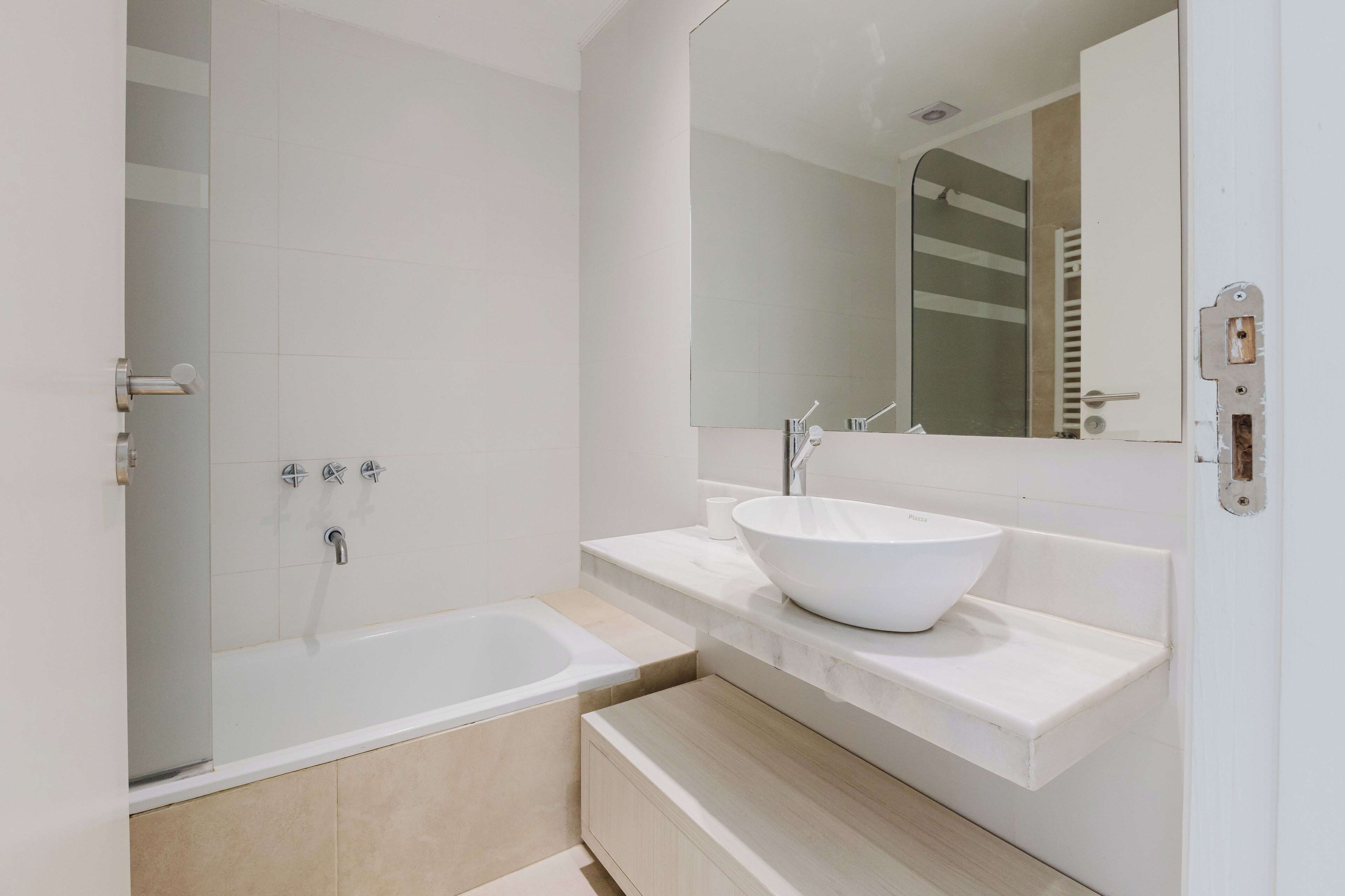 Appartement Familial | Salle de bain | Ensemble douche/baignoire, baignoire relaxante profonde