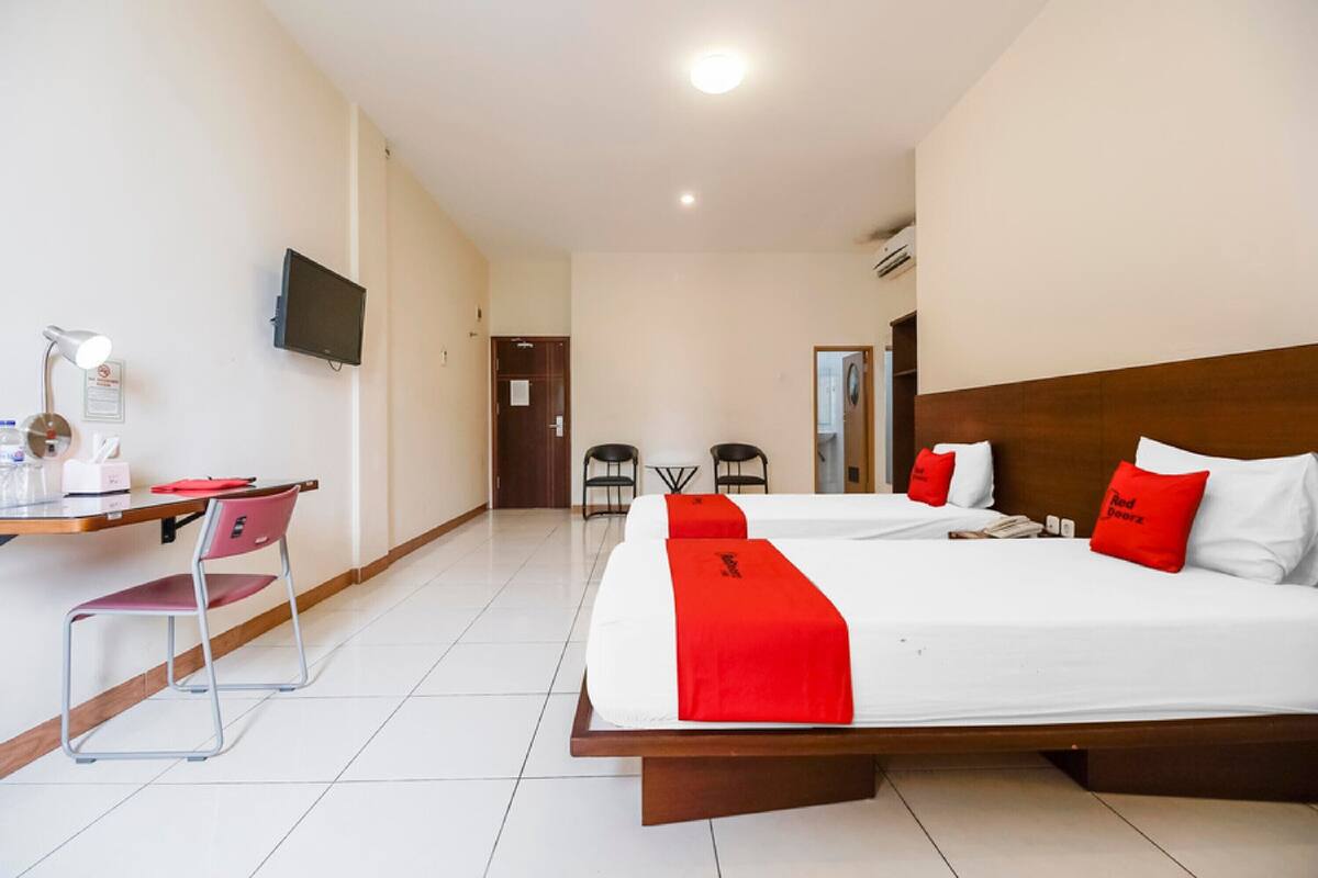 Desk, free WiFi, bed sheets